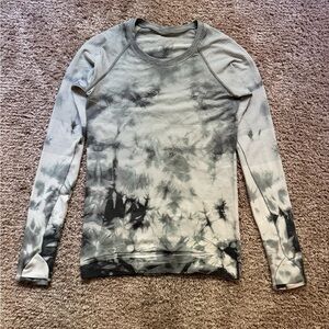 Lululemon ~ Stylish Black and Gray Long Sleeve Top